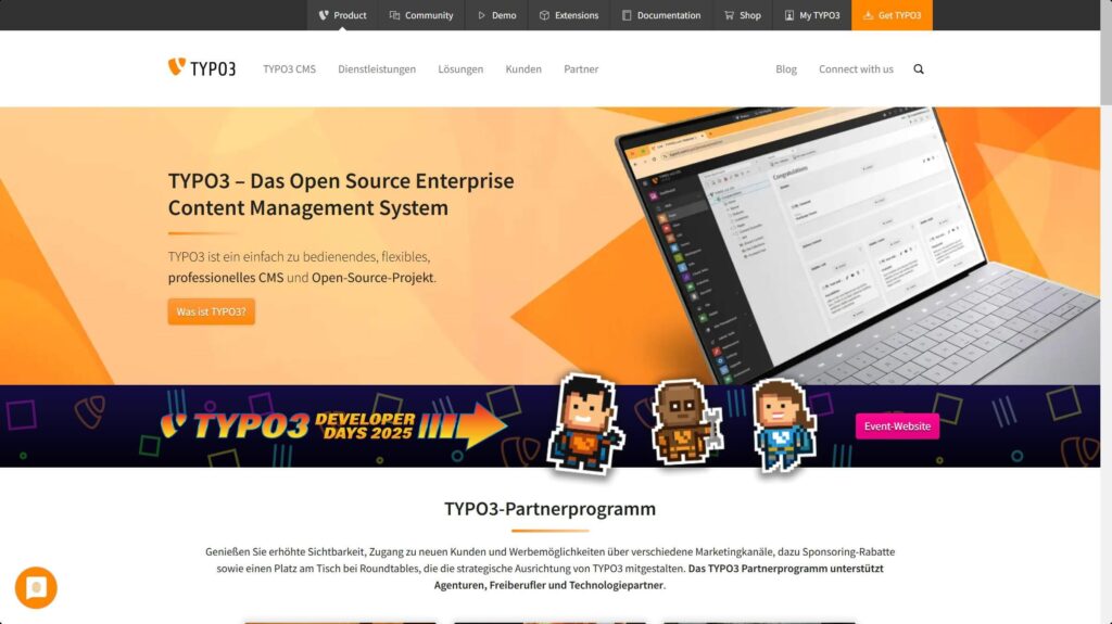 Screenshot der TYPO3-Website mit orangefarbener Kopfzeile, dem Text „TYPO3 – Das Open Source Enterprise Content Management System“ und einer Laptop-Abbildung auf der rechten Seite.