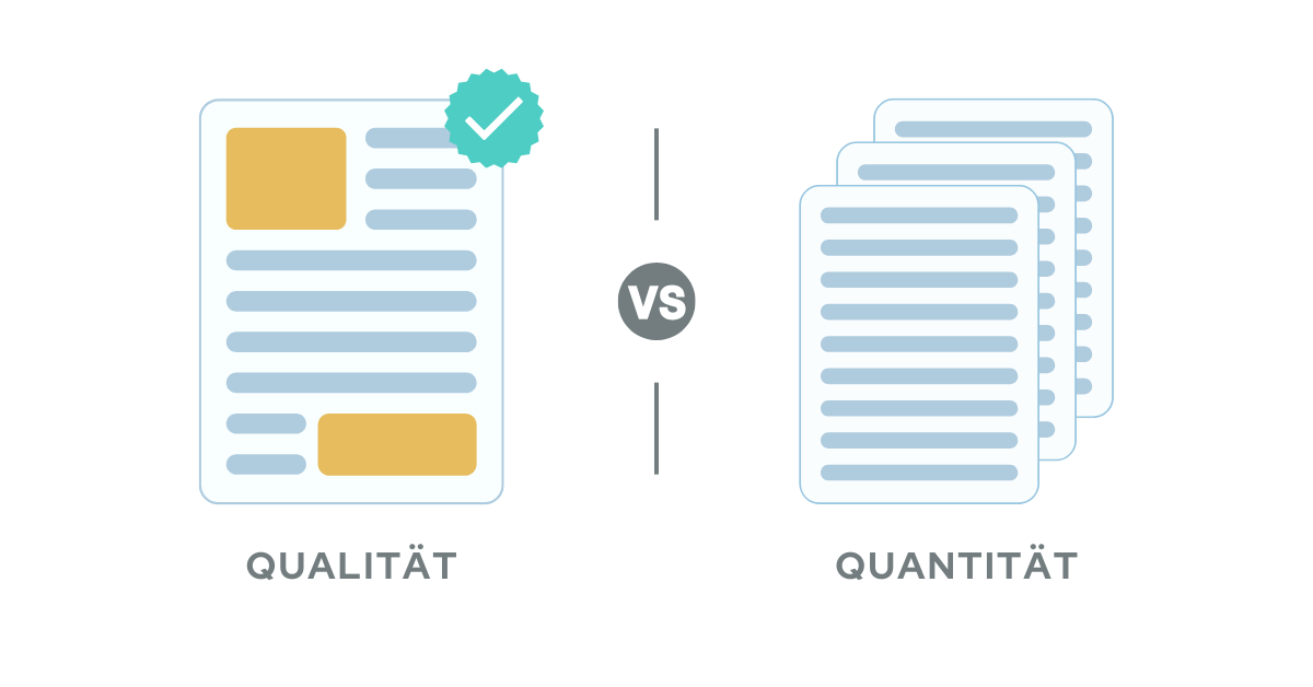 Vergleich von Qualität und Quantität in der Content-Erstellung. Links ein hochwertiger Artikel mit strukturiertem Layout, hervorgehobenen wichtigen Inhalten und einem Qualitätssiegel mit Haken – Symbol für durchdachten, gut recherchierten Content. Rechts ein Stapel mehrerer mittelmäßiger Artikel mit gleichförmigem Textblock, ohne erkennbare Highlights – Symbol für Masse statt Klasse. In der Mitte ein "VS"-Symbol, das die Gegenüberstellung verdeutlicht. Die Grafik vermittelt die Botschaft: Qualität schlägt Quantität.